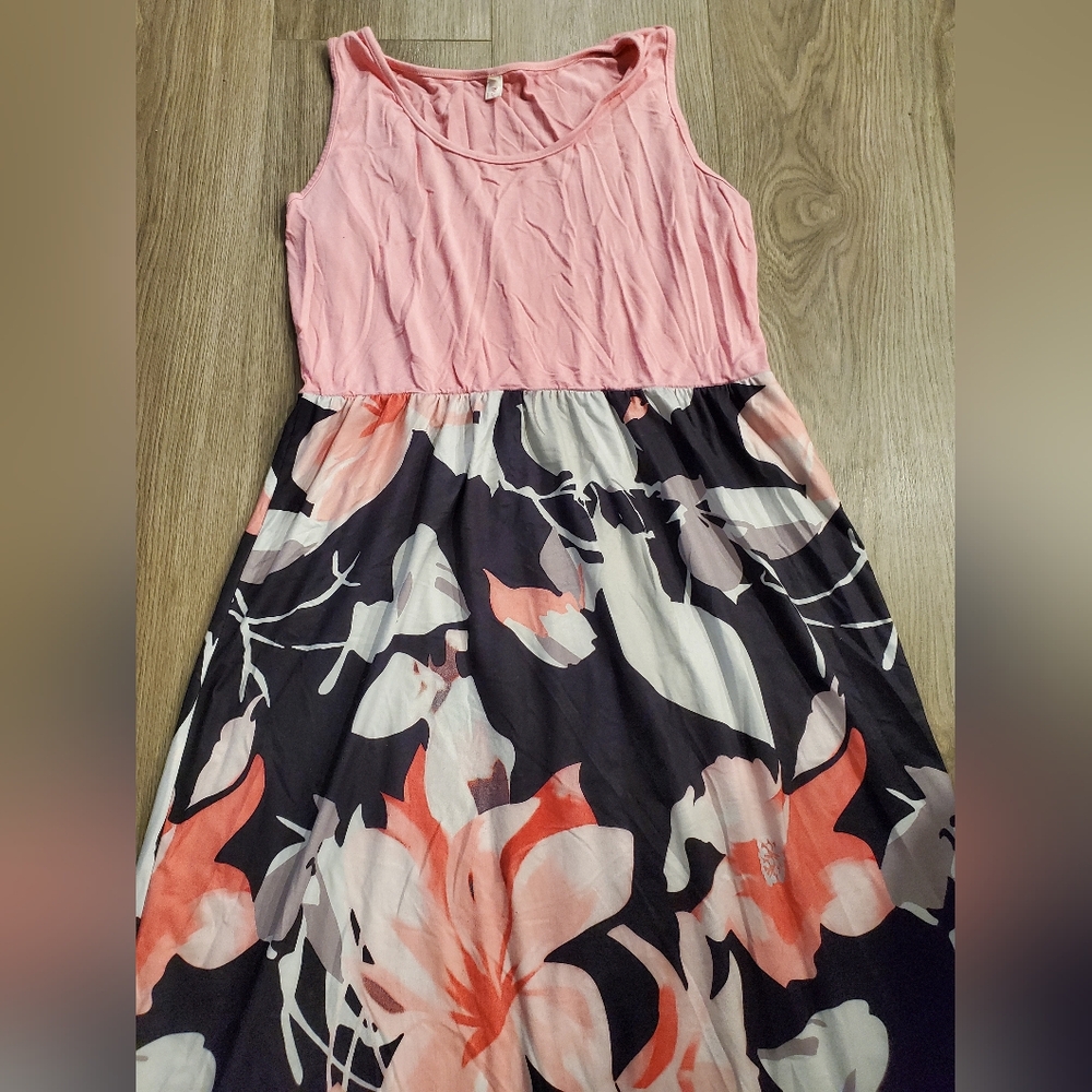 Dress - Picture 2 of 2